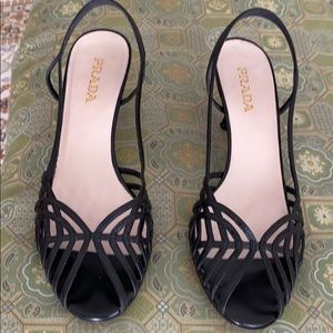 Prada Shoes, black excelente condition,